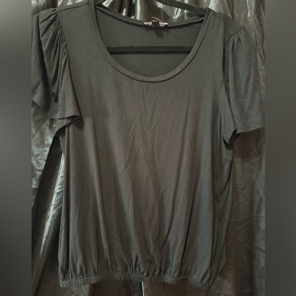 Express short sleeve elastic bottom shirt